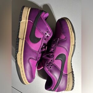 Nike Women's Vibrant Purple/Magenta Sneakers